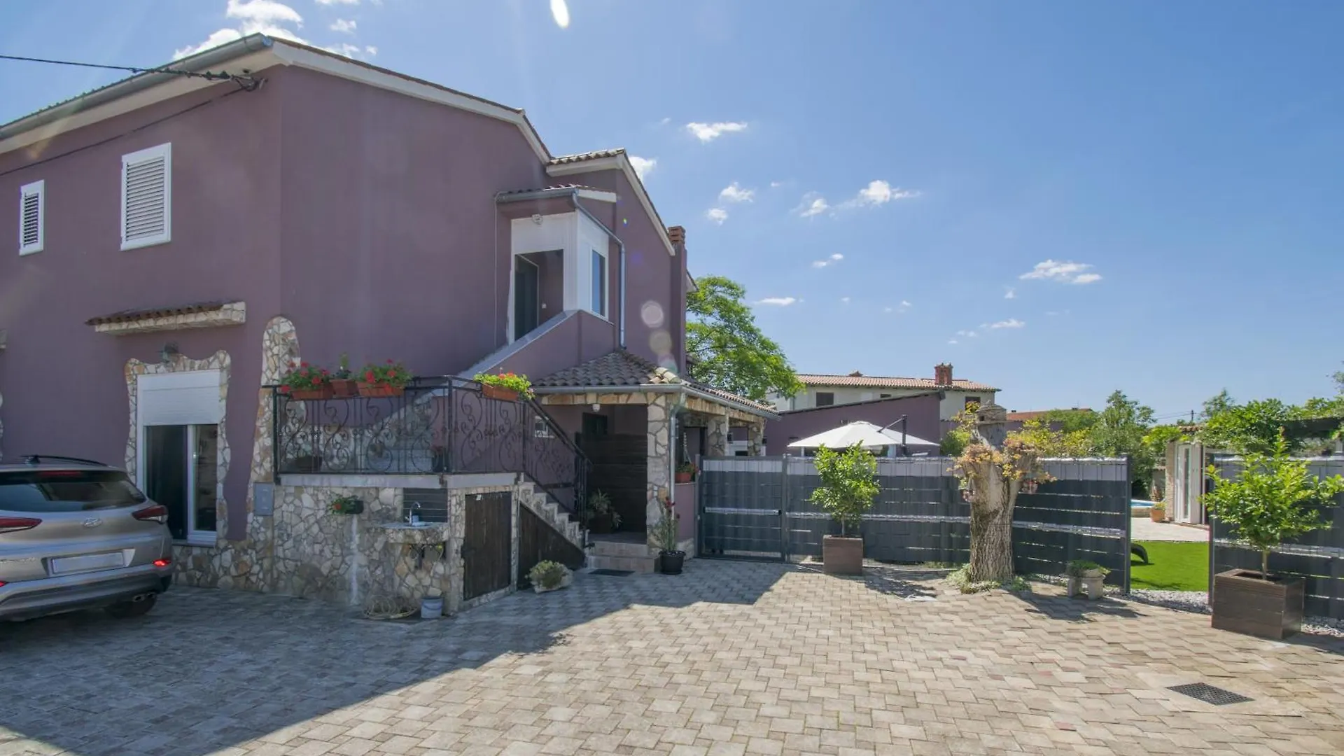 Arwen, Apartment With Pool Juršići