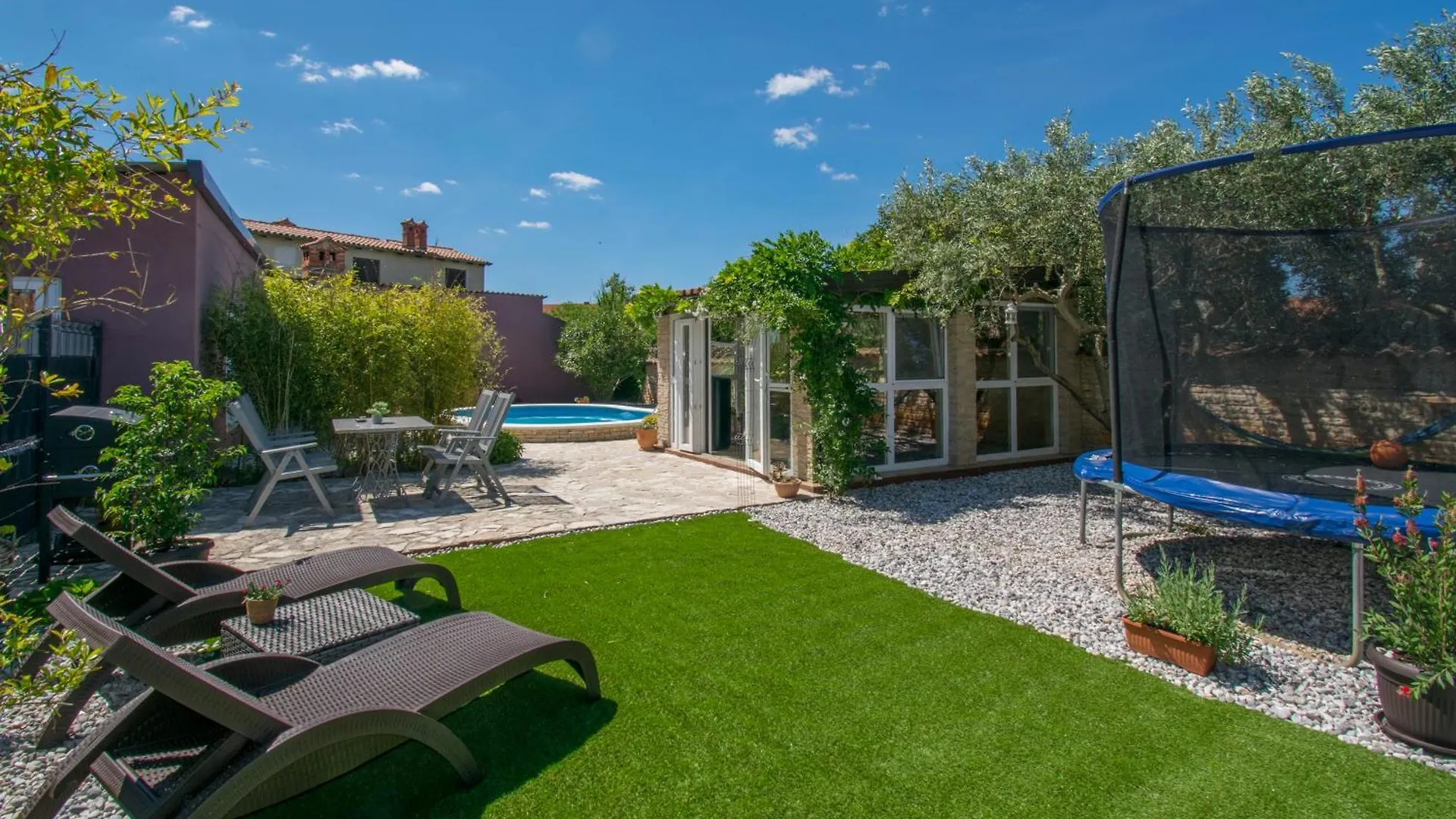 Arwen, Apartment With Pool Juršići