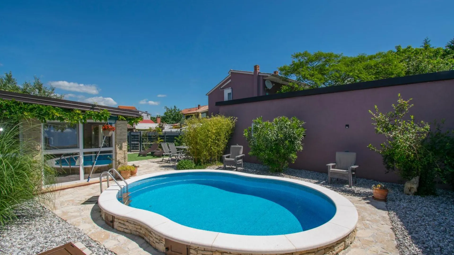 Arwen, Apartment With Pool Juršići