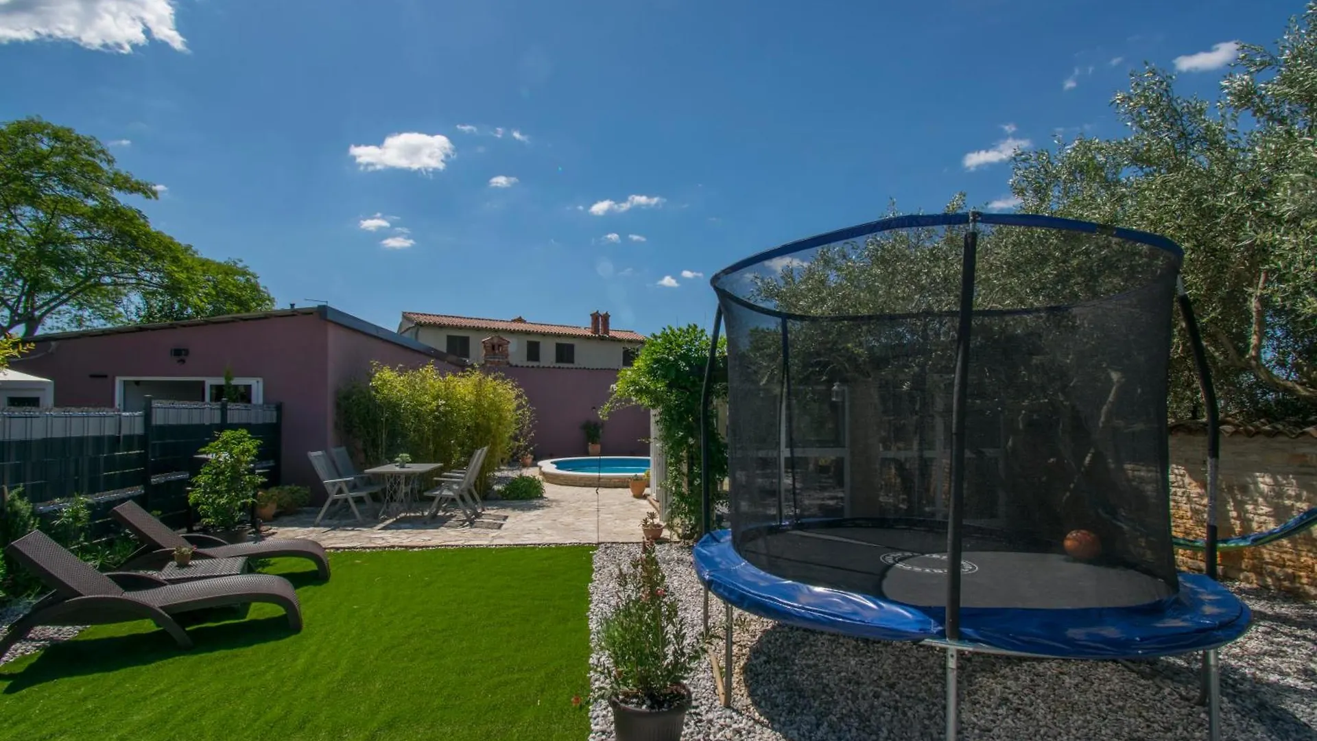 Arwen, Apartment With Pool Juršići
