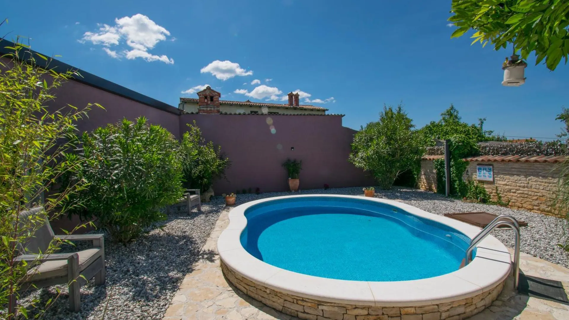 Arwen, Apartment With Pool Juršići