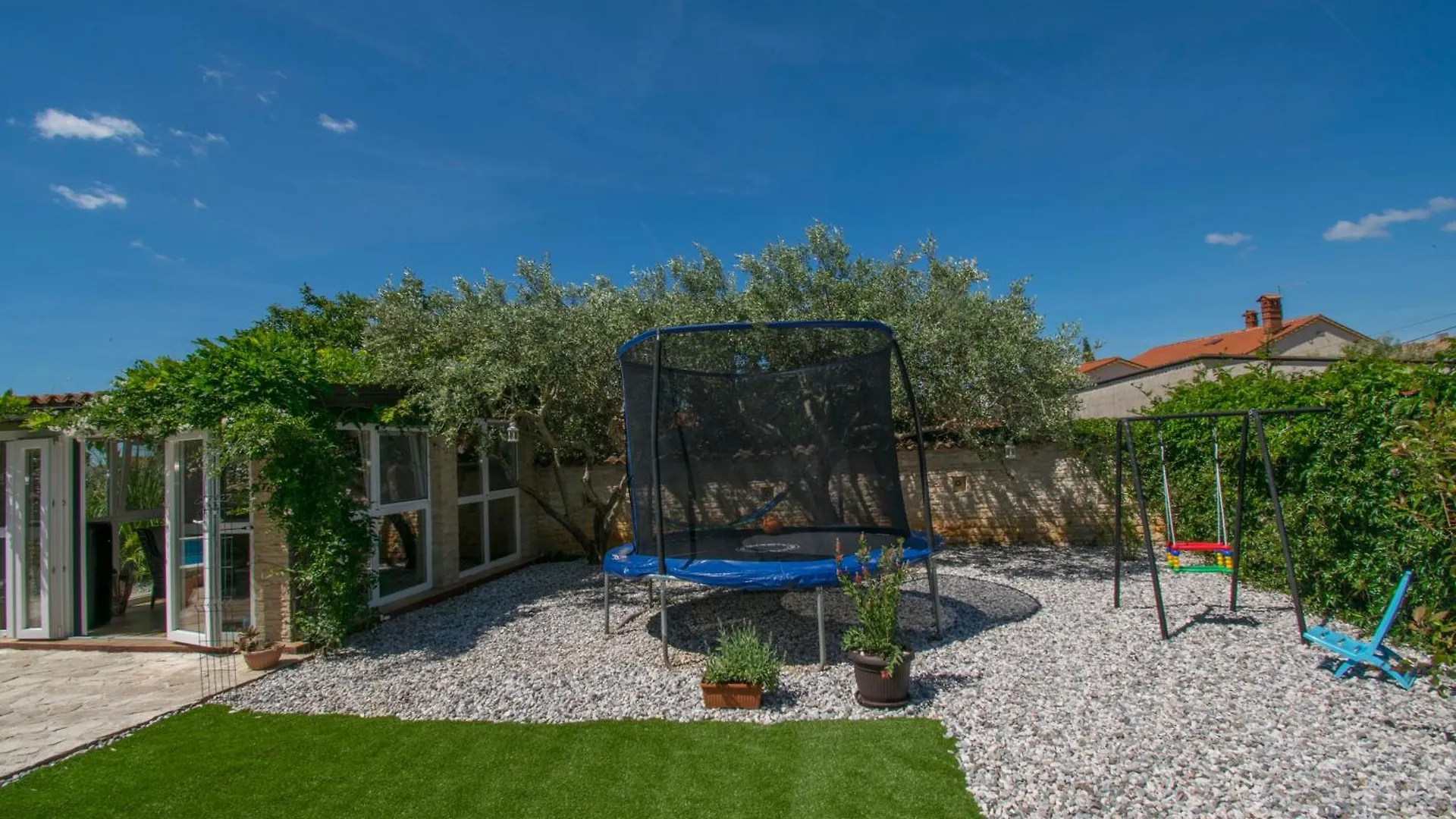 Arwen, Apartment With Pool Juršići